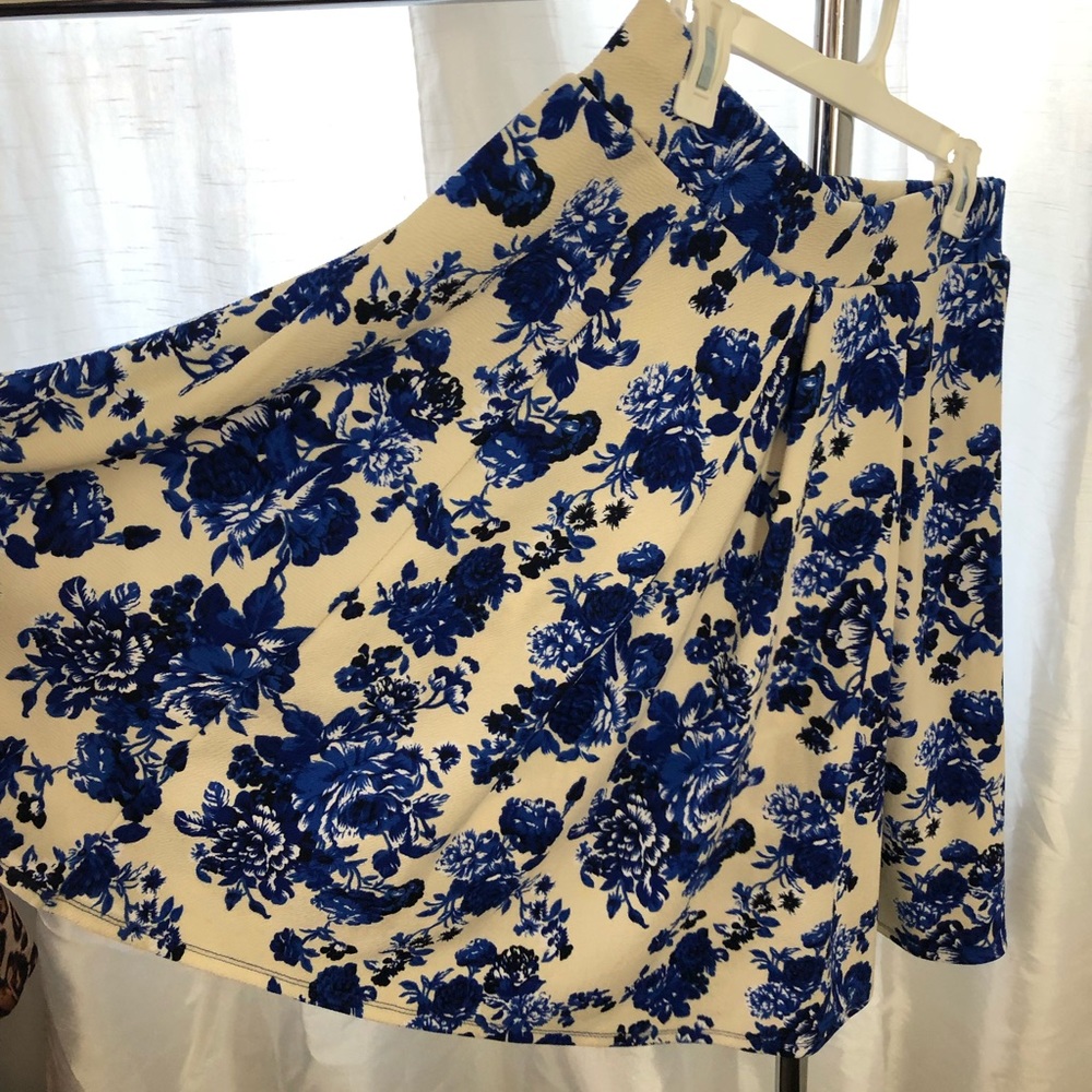 Ming Porcelain style blue& white pleated skirt